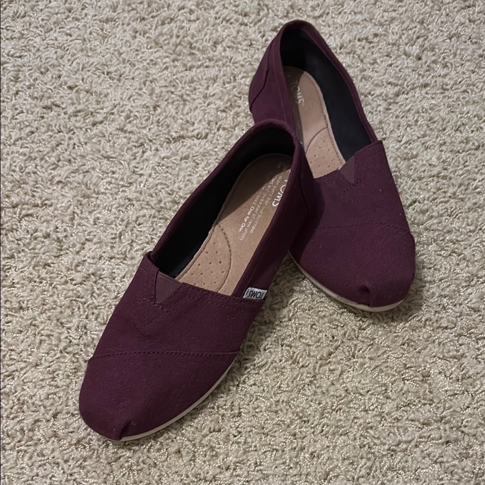 TOMS Women's Burgundy Slip-On Shoes